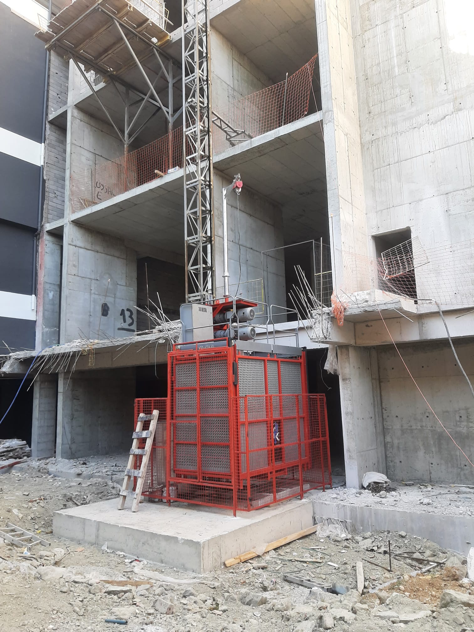 en-uygun-fiyatli-yuk-ve-personel-asansoru